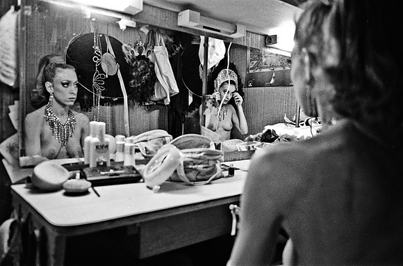 2514_FM_BW_35MM_CW_FOLES_1989_007