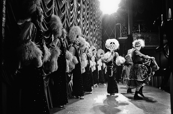 2519_FM_BW_35MM_CW_FOLES_JAN_1992_011