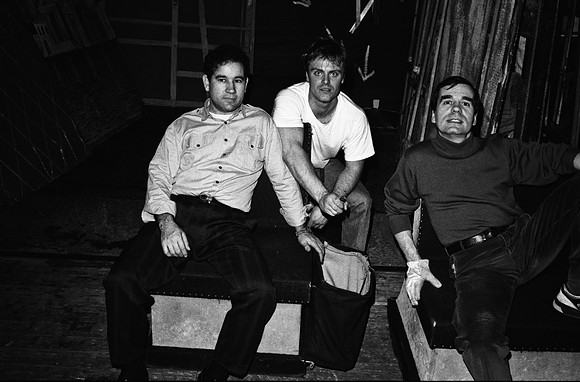 2519_FM_BW_35MM_CW_FOLES_JAN_1992_031