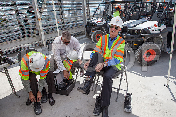 20120614-DG_Govenor_Rick_Scott_Visite_MT_Miami_FL_IMG-6421