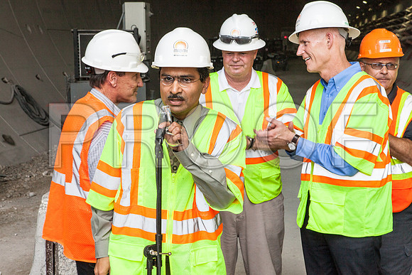 20120614-DG_Govenor_Rick_Scott_Visite_MT_Miami_FL_IMG-7037