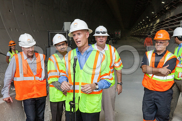 20120614-DG_Govenor_Rick_Scott_Visite_MT_Miami_FL_IMG-7094