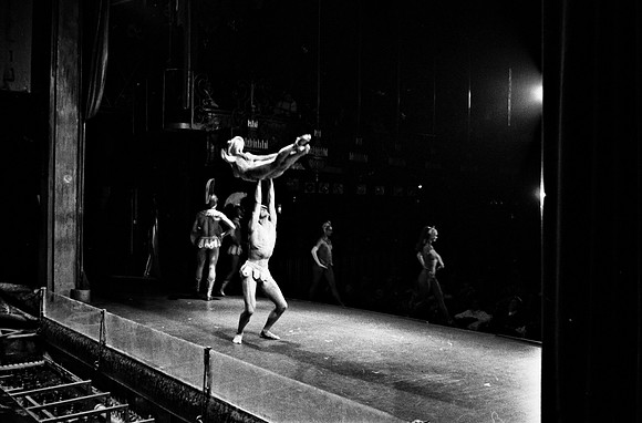 2515_FM_BW_35MM_CW_FEB_1992_010