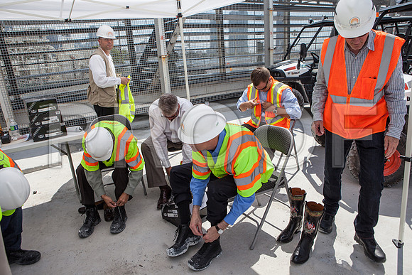 20120614-DG_Govenor_Rick_Scott_Visite_MT_Miami_FL_IMG-6433