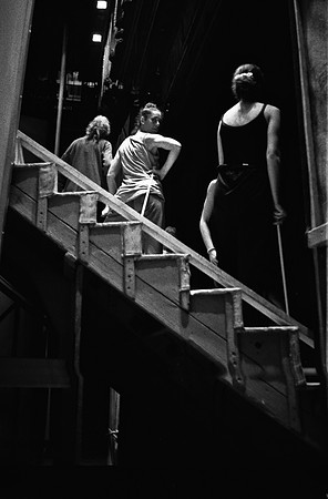 2523_FM_BW_35MM_CW_FOLES_JAN_1991_18