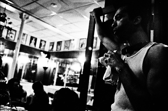 2522_FM_BW_35MM_CW_FOLES_BERGERE_1989_016