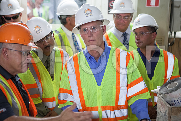 20120614-DG_Govenor_Rick_Scott_Visite_MT_Miami_FL_IMG-6773