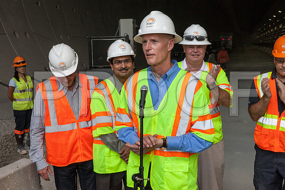 20120614-DG_Govenor_Rick_Scott_Visite_MT_Miami_FL_IMG-7083