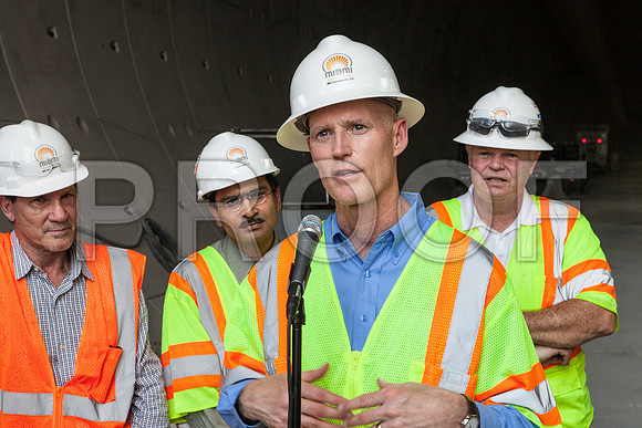 20120614-DG_Govenor_Rick_Scott_Visite_MT_Miami_FL_IMG-7143