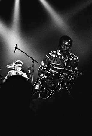 2511_FM_BW_35MM_CW_CHUCK_BERRY_CONCERT_1990_009