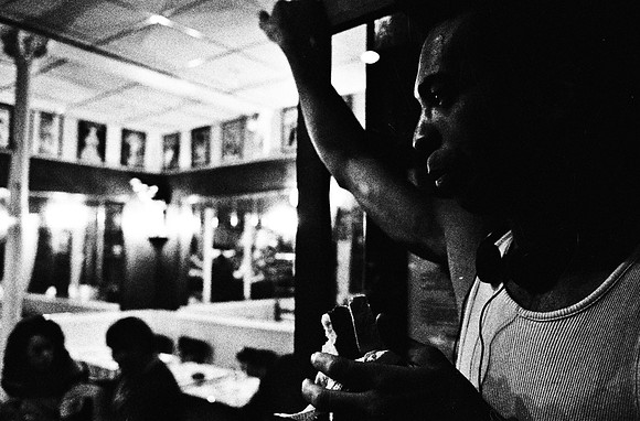 2522_FM_BW_35MM_CW_FOLES_BERGERE_1989_015