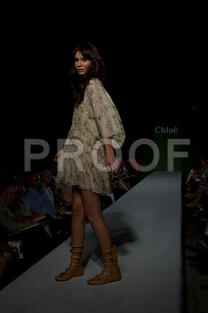 7016_DG_CLOE_FASHION_FISHER_11282011_AL1B3018