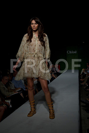 7016_DG_CLOE_FASHION_FISHER_11282011_AL1B3016