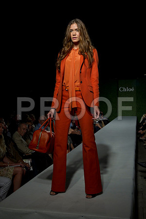 7016_DG_CLOE_FASHION_FISHER_11282011_AL1B2941