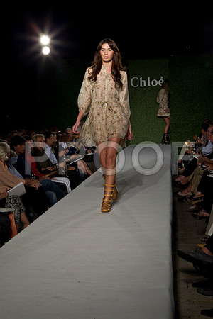 7016_DG_CLOE_FASHION_FISHER_11282011_AL1B3009