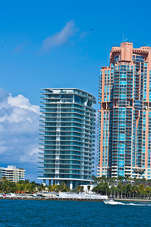 2704_84744_ZV4N_8292_Miami_Florida_USA