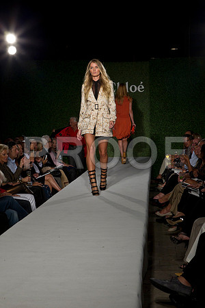 7016_DG_CLOE_FASHION_FISHER_11282011_AL1B2984