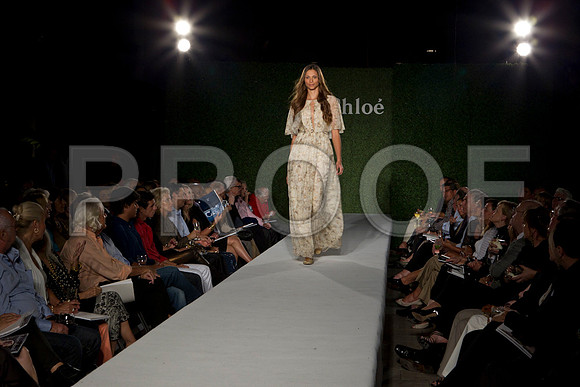 7016_DG_CLOE_FASHION_FISHER_11282011_AL1B3027