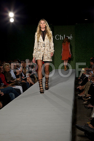 7016_DG_CLOE_FASHION_FISHER_11282011_AL1B2986