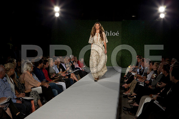 7016_DG_CLOE_FASHION_FISHER_11282011_AL1B3026