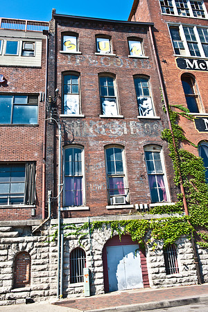 0014_DG_Nashville_TN_USA_2009_5L8Y0216-2