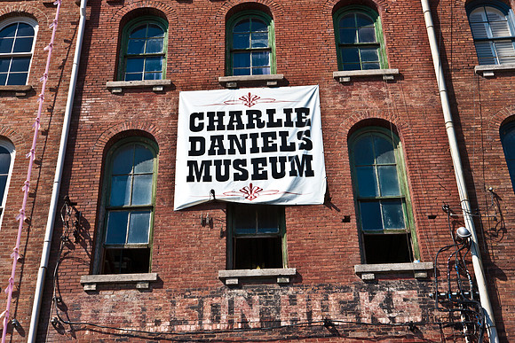 0014_DG_Nashville_TN_USA_2009_5L8Y0194