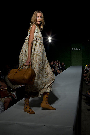 7016_DG_CLOE_FASHION_FISHER_11282011_AL1B2959