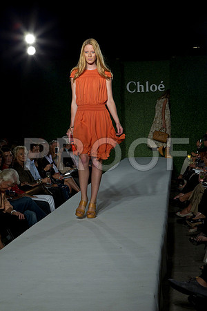 7016_DG_CLOE_FASHION_FISHER_11282011_AL1B2967
