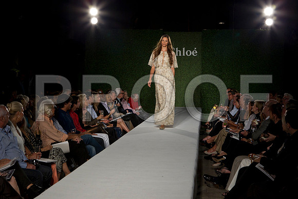 7016_DG_CLOE_FASHION_FISHER_11282011_AL1B3025