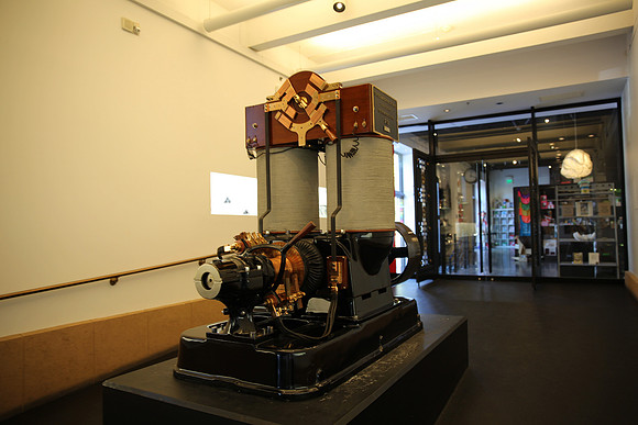 20150225_Wolfsonian_Museum_nick_Table_9C7C0110