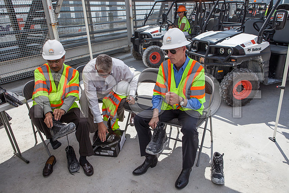 20120614-DG_Govenor_Rick_Scott_Visite_MT_Miami_FL_IMG-6418