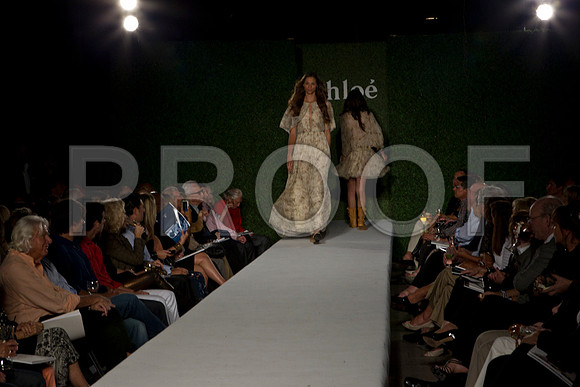7016_DG_CLOE_FASHION_FISHER_11282011_AL1B3021
