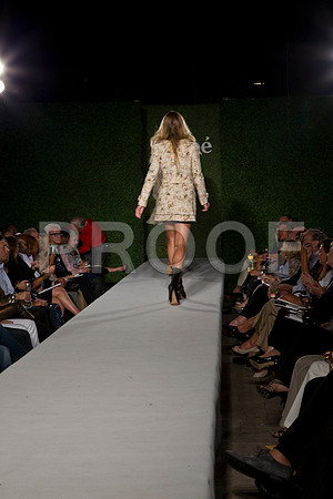 7016_DG_CLOE_FASHION_FISHER_11282011_AL1B3000