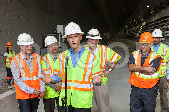 20120614-DG_Govenor_Rick_Scott_Visite_MT_Miami_FL_IMG-7097