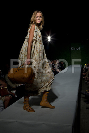 7016_DG_CLOE_FASHION_FISHER_11282011_AL1B2959