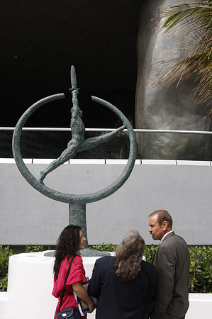 20090223_Related_JP_Icon_Brickell_ICON_BRICKELL_RELATED_SCULPTURE_JP__MG_1813