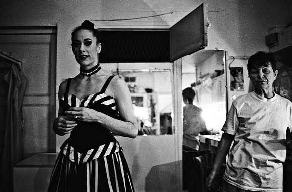 2518_FM_BW_35MM_CW_FOLES_1992_012