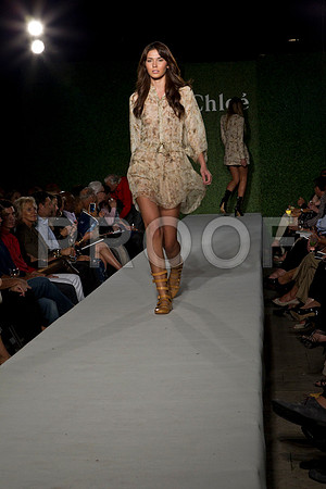 7016_DG_CLOE_FASHION_FISHER_11282011_AL1B3008