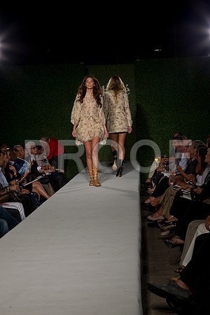 7016_DG_CLOE_FASHION_FISHER_11282011_AL1B3002