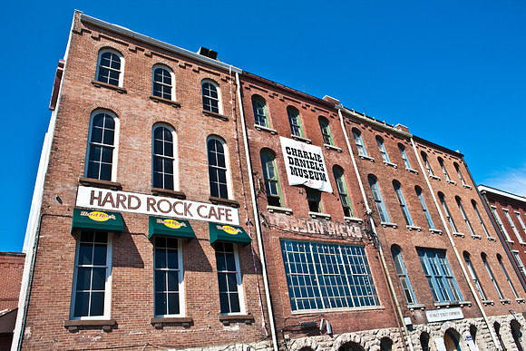0014_DG_Nashville_TN_USA_2009_5L8Y0191