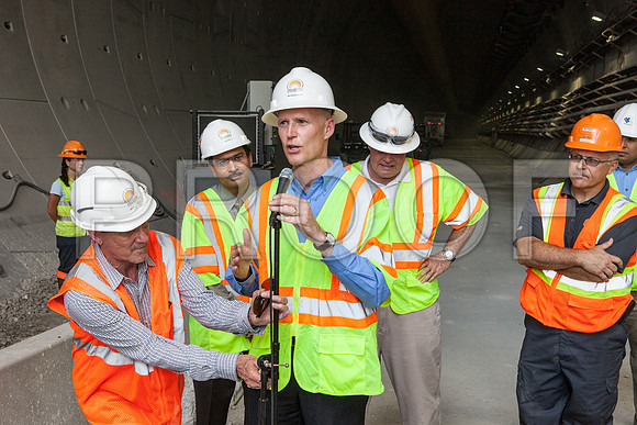 20120614-DG_Govenor_Rick_Scott_Visite_MT_Miami_FL_IMG-7101