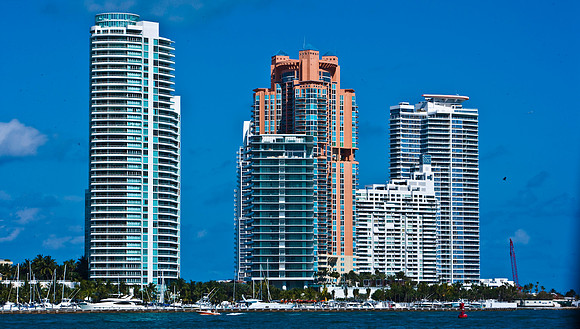 2704_84744_ZV4N_8271_Miami_Florida_USA