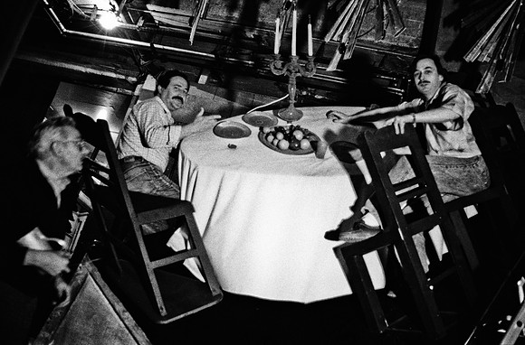 2523_FM_BW_35MM_CW_FOLES_JAN_1991_8