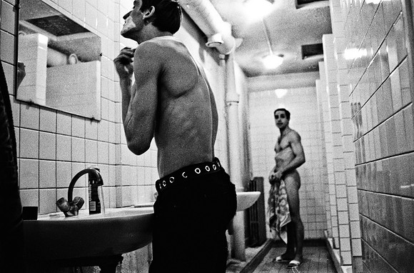 2519_FM_BW_35MM_CW_FOLES_JAN_1992_014