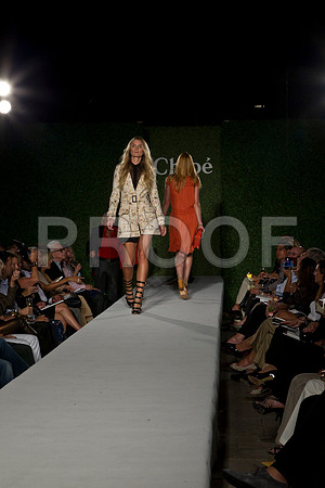 7016_DG_CLOE_FASHION_FISHER_11282011_AL1B2981