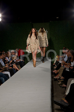 7016_DG_CLOE_FASHION_FISHER_11282011_AL1B3003